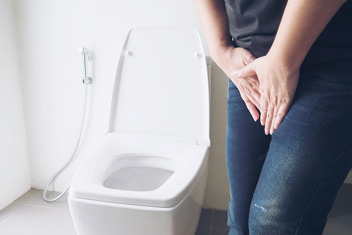 femme qui a des fuites urinaires